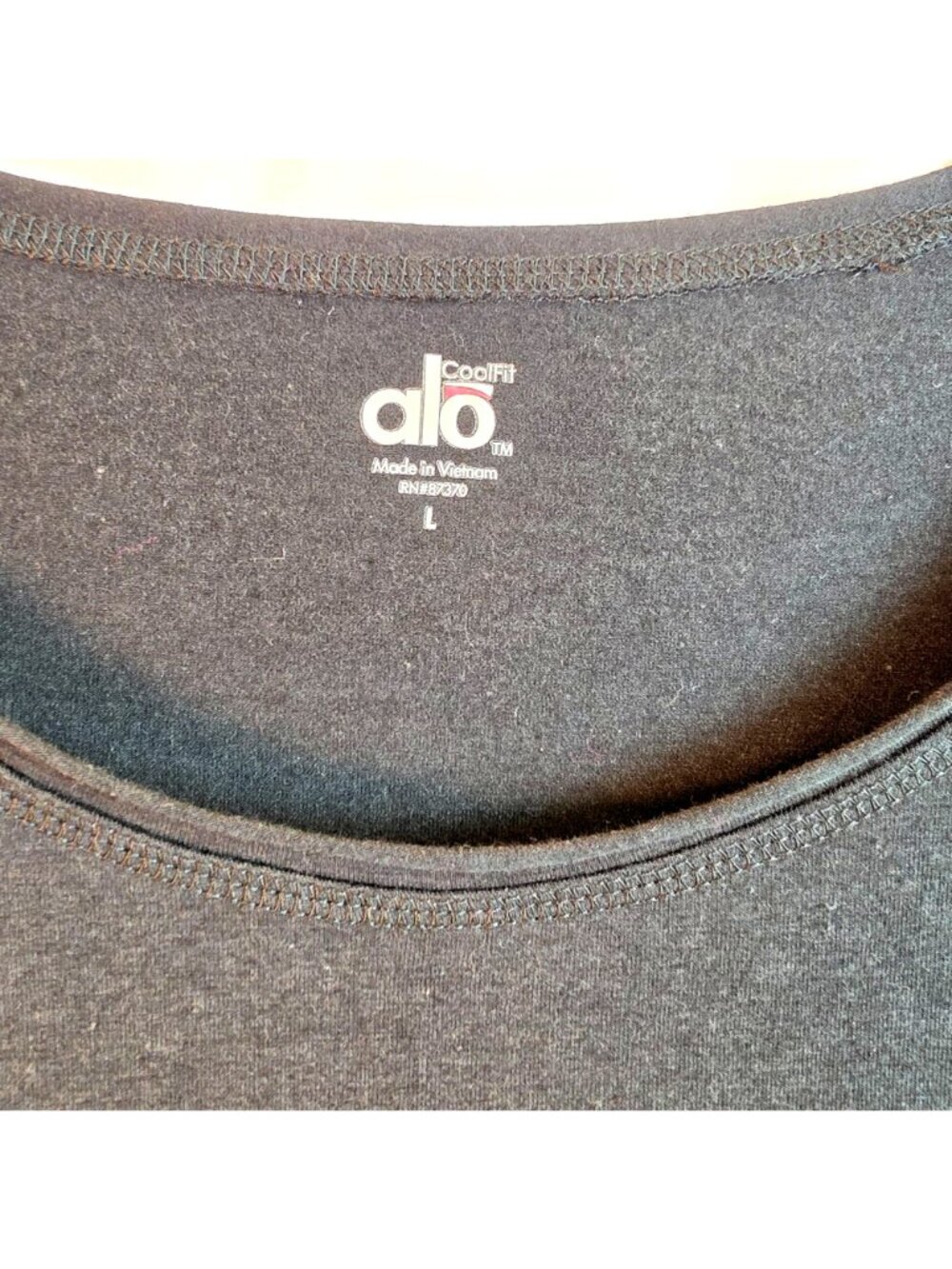 Alo Yoga Black Long Sleeve Tee Men Size L NWT Crab Embroidered Stretch Shirt - Picture 7 of 7